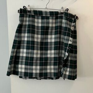 Chic Tartan Mini Skirt - Black and Green